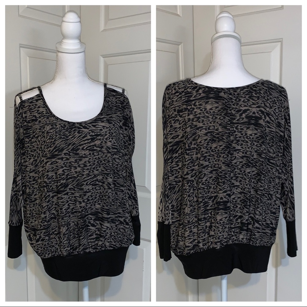 3/$10 🔆 Animal Print Cold Shoulder Top